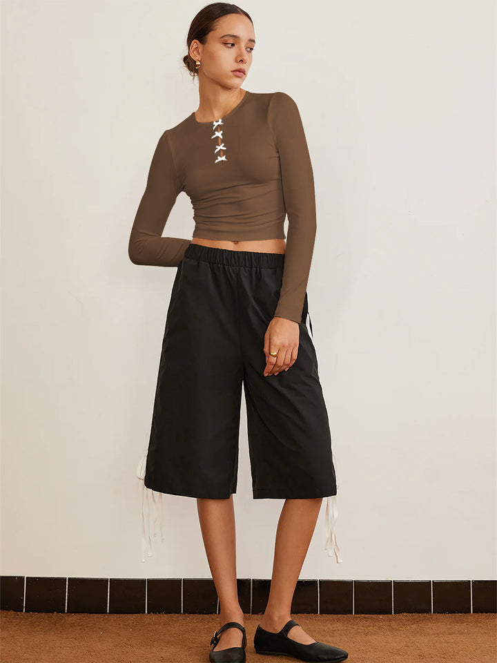 Dame langærmet crop-top med dekorativ knapdetalje Stilla