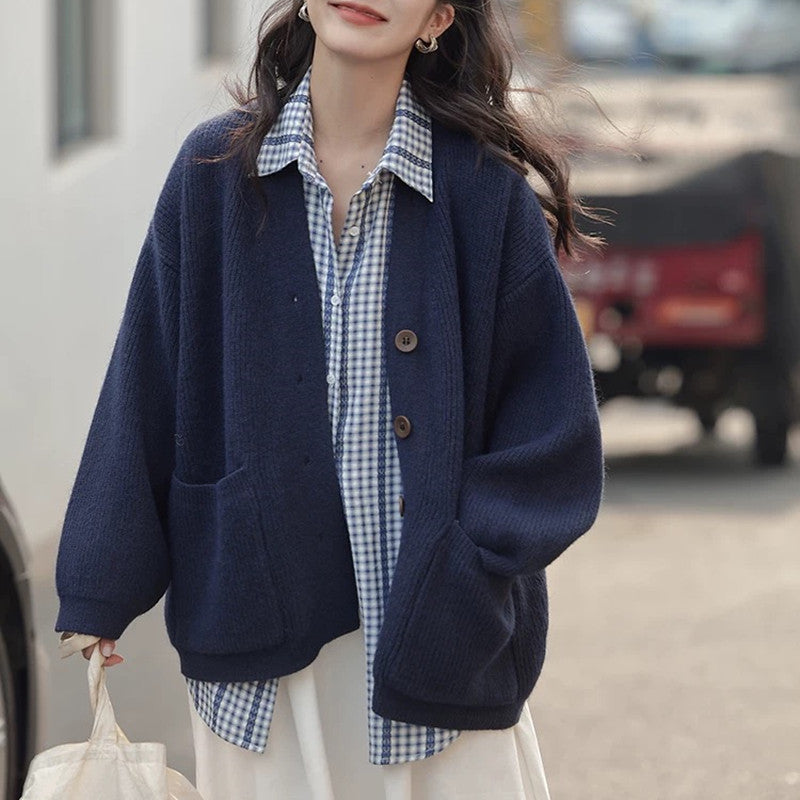 Kvindernes chunky strikket cardigan med elegante knapdetaljer og praktiske lommer Stilla