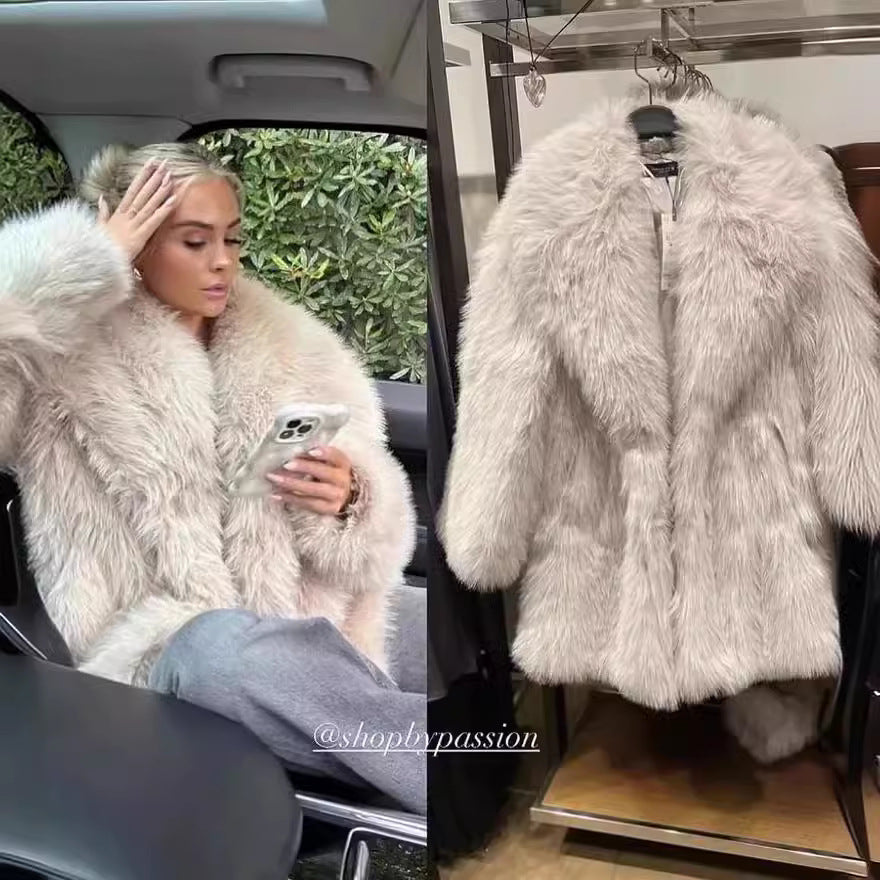 Dame plysjakke med elegante revers og praktiske lommer Stilla