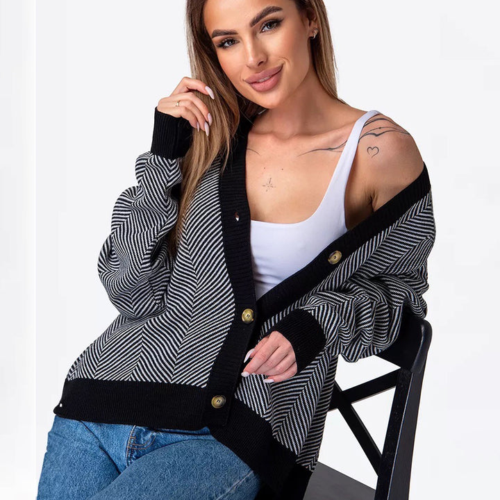 Kvinders hyggelige cardigan med elegante kabelstrik detaljer og knaplukninger Stilla