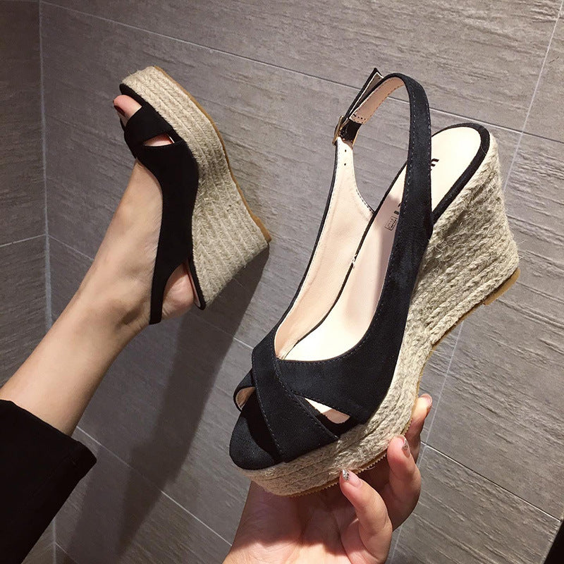 Dame Wedge-sandaletter med elastisk remdesign og fashionable plateau Stilla