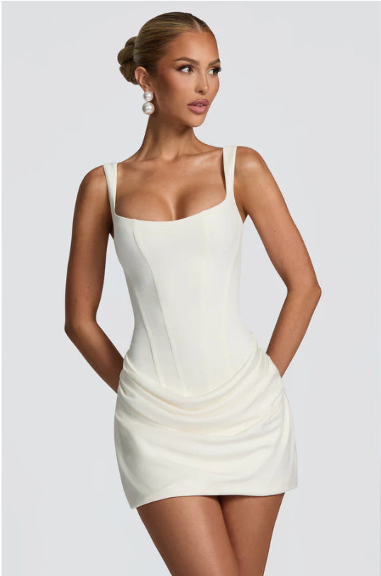Dame minikjole med afslappet draperet design og off-shoulder snit Skovae