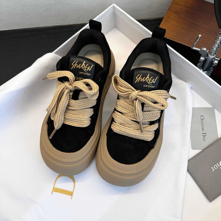 Dame platform sneakers med unikt snøresystem og moderigtigt overmateriale Stilla