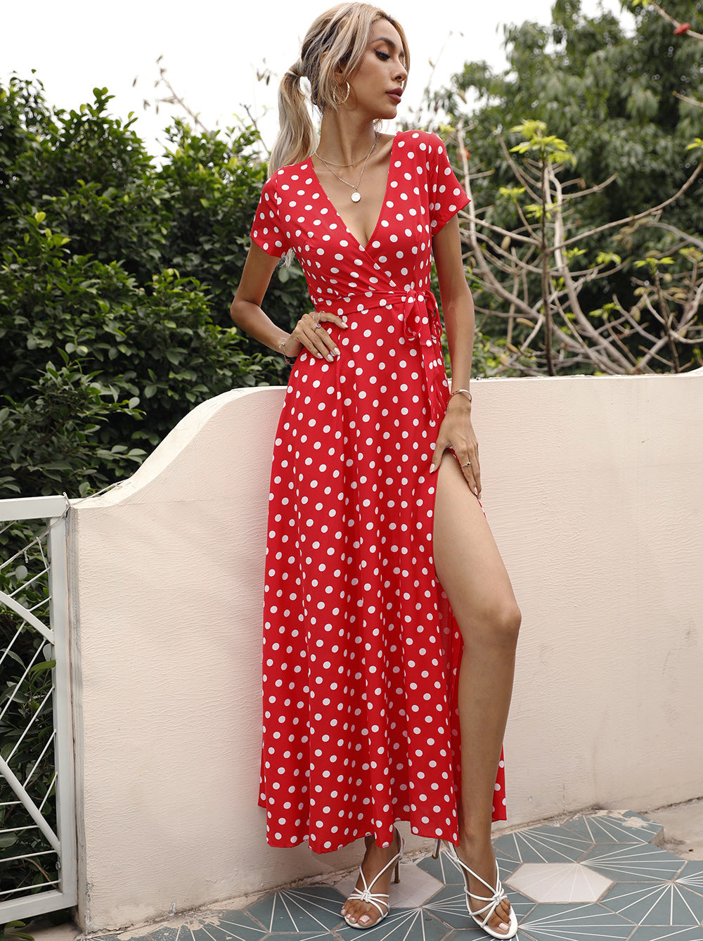 Dame maxikjole med polka-dots og asymmetrisk kant Stilla