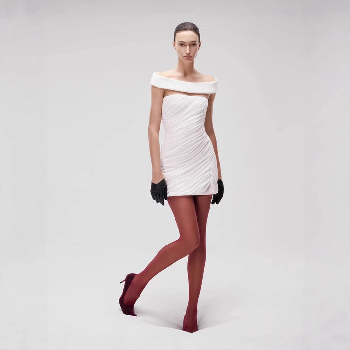 Dame Elegant minikjole med off-shoulder design og raffinerede draperings-elementer Skovae