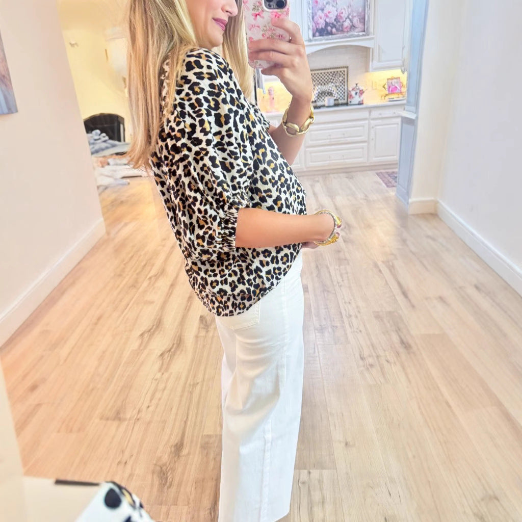 Dame moderigtigt T-shirt med leopardmønster og sporty krave Stilla