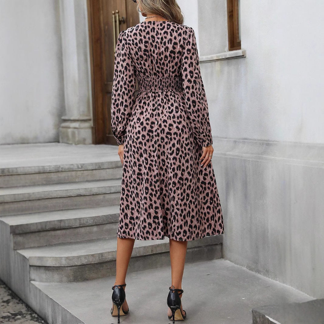 Dame svajekjole med moderne leo-print og elegante puffærmer Stilla