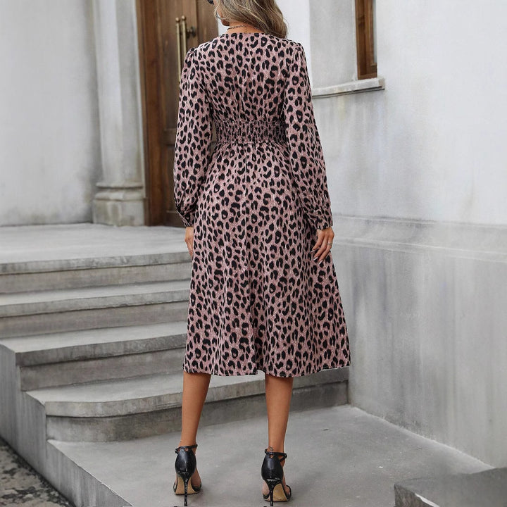 Dame svajekjole med moderne leo-print og elegante puffærmer Stilla