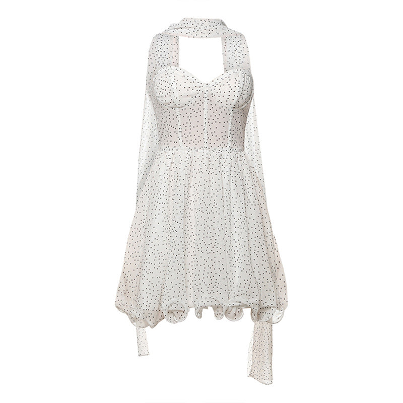 Dame Mini-kjole med off-shoulder design og delikat chiffonoverdel Stilla