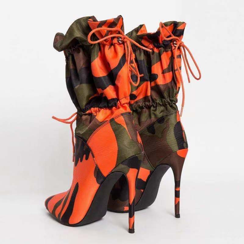 Dame højhælte støvler med camouflage-design og snørebånd Stilla