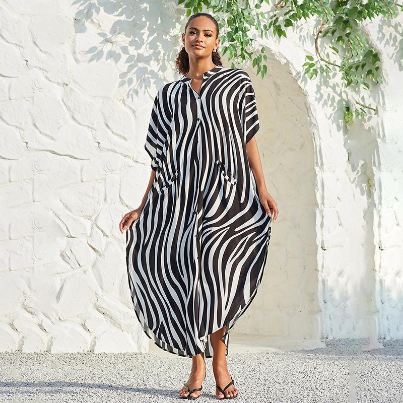 Dame Kaftan-kjole med moderne batikdesign og vidt skårne ærmer Stilla