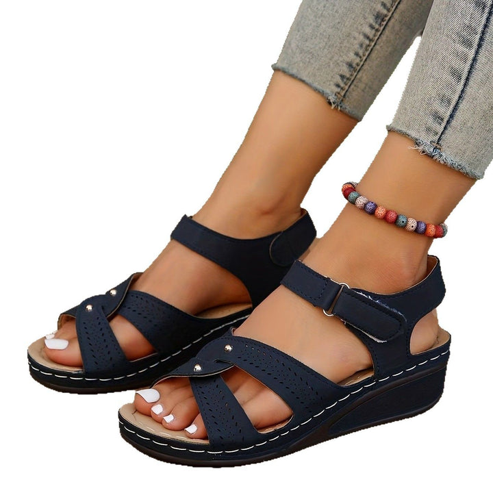 Dame Wedge-sandaler med åndbare åbninger og justerbar rem Stilla