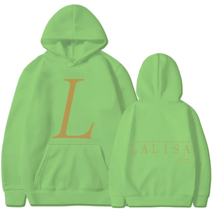 Kvindernes hoodie med stilfuldt initialer print og generøs kængurulomme Skovae