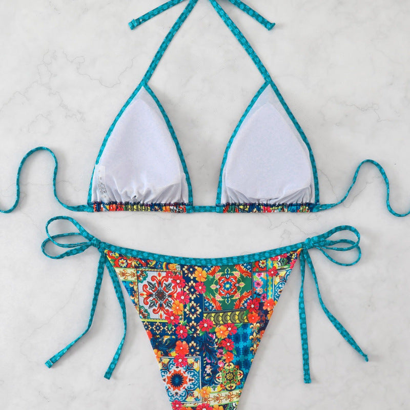 Dame triangel-bikini med farverige pyntesømme og justerbare bindebånd Skovae
