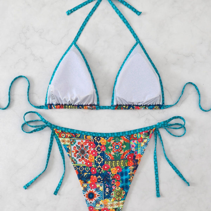 Dame triangel-bikini med farverige pyntesømme og justerbare bindebånd Skovae