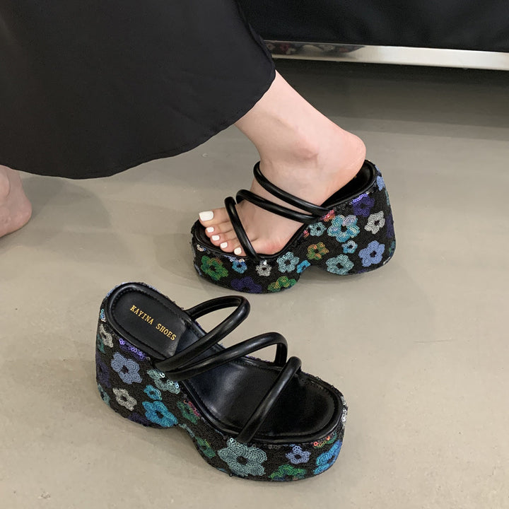 Dame Plateau-sandaler med blomsterpaillettesdesign og elegant remdesign Stilla