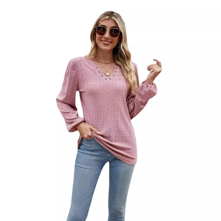 Damebluse med elegant spidsstruktur og V-hals Stilla