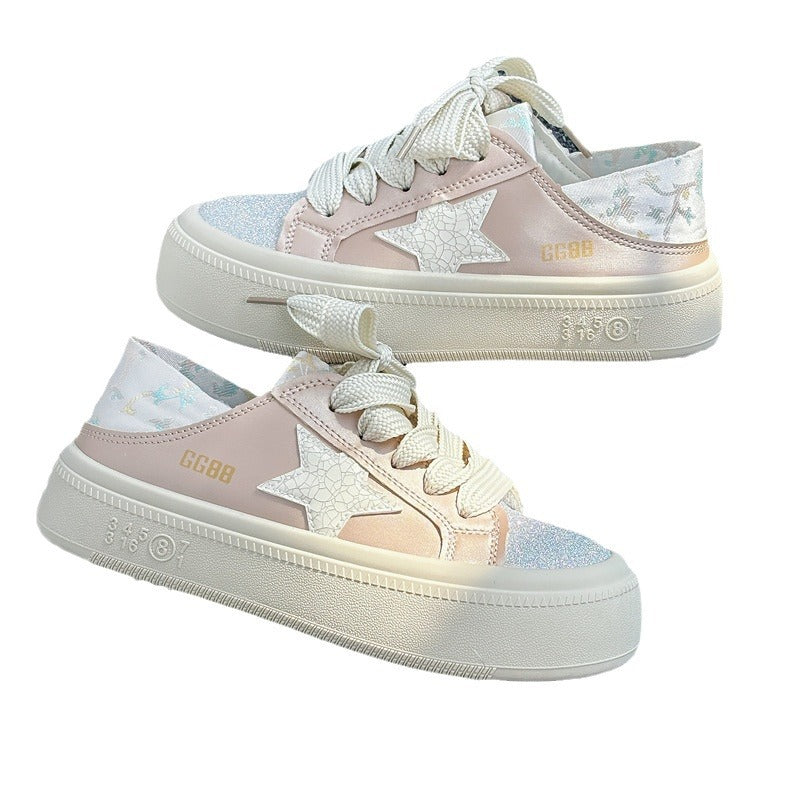 Dame sneakers i elegant design med glitrende overflademateriale og robust såleprofil Stilla