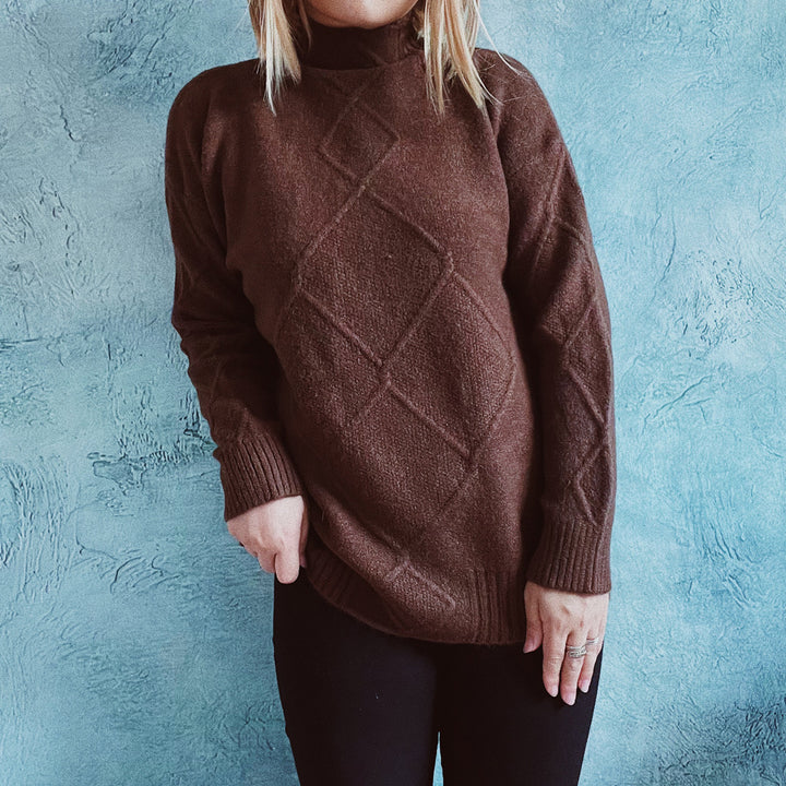 Kvindernes strikket sweater med moderne diamantmønster Stilla