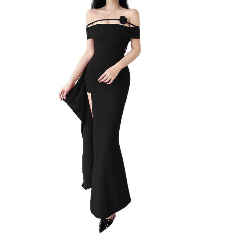 Kvinders elegante off-shoulder maxi kjole med sofistikeret snit og blomsterdetaljer