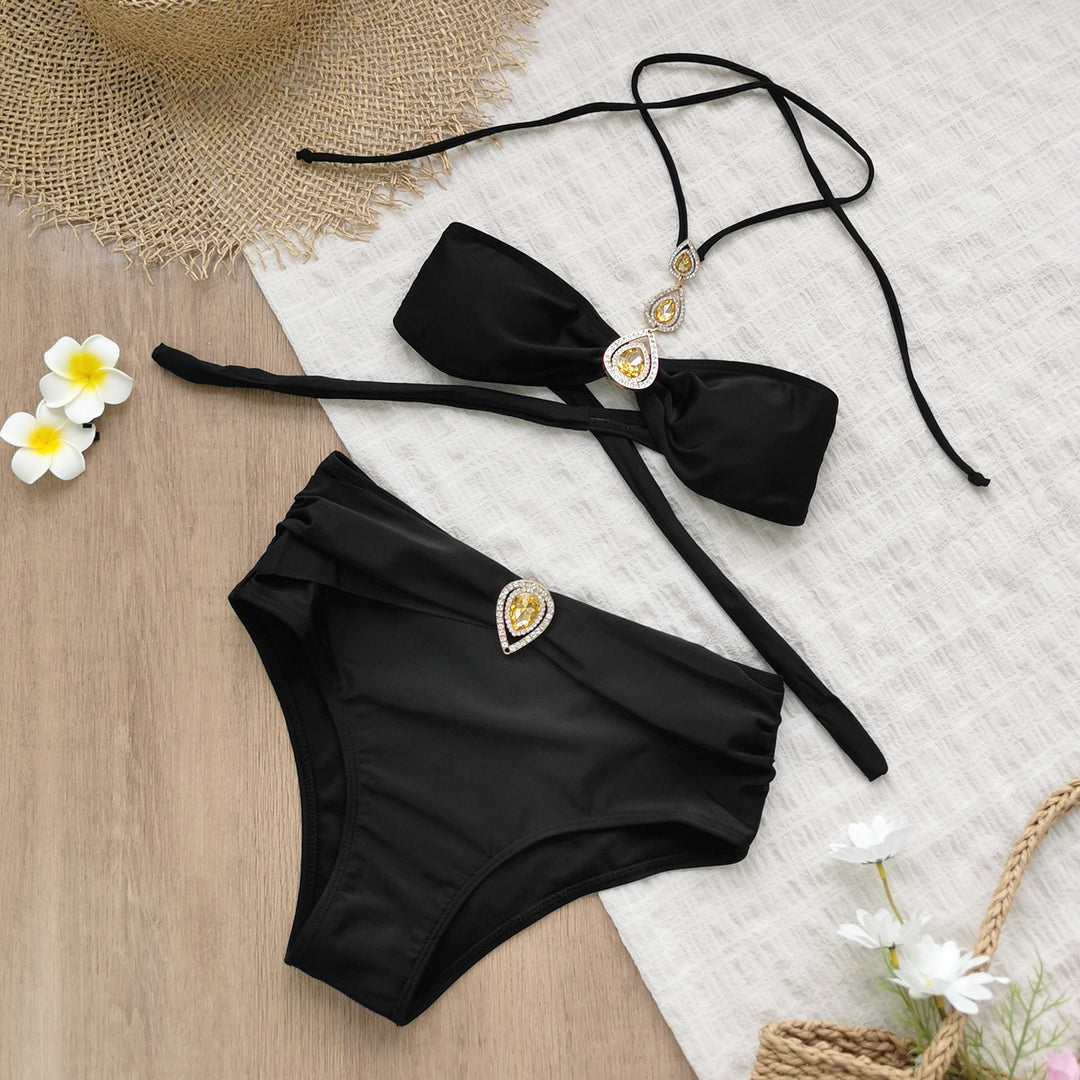 Dame Bikini-sæt med dekorative strass-applikationer og høj skæring Stilla
