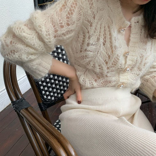 Kvinders cardigan med indviklet blonde mønster og perleknapper Stilla