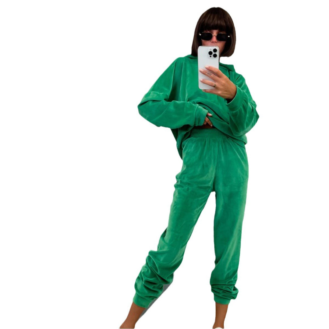 Kvinders stilfulde fleece loungewear sæt med hoodie og bredskårede bukser Skovae