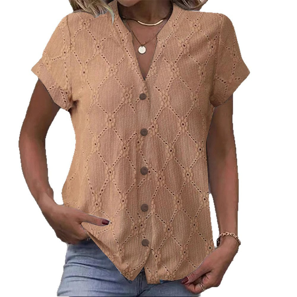 Damebluse med kunstnerisk hulmønster og fashionable knapdetaljer Stilla