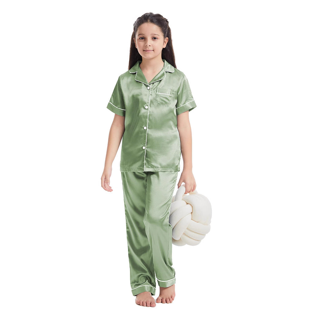 Dame pyjamasæt i luksuriøs satin med elegante syninger Stilla