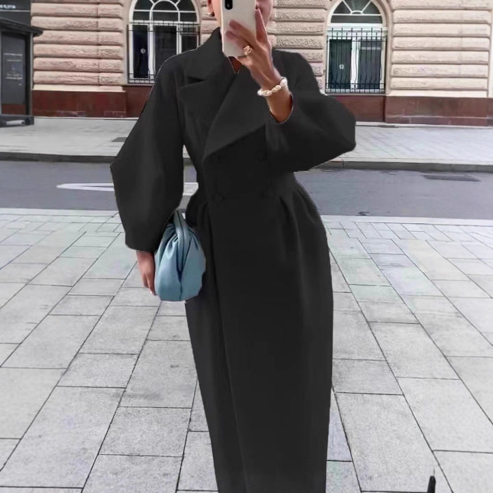 Kvinders elegante trenchcoat med skræddersyet pasform og sideslids Stilla