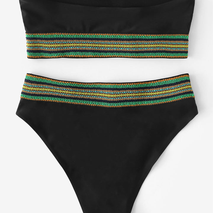 Dame Bandeau-Bikini-sæt med mode grundtone og kunstnerisk farbånd-applikation Stilla