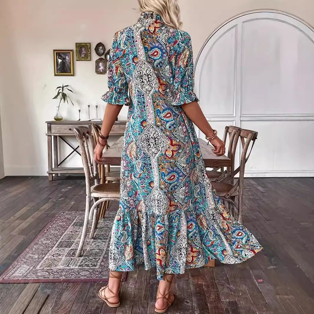 Dame sommerkjole med legesnit og farverigt paisley mønster Stilla