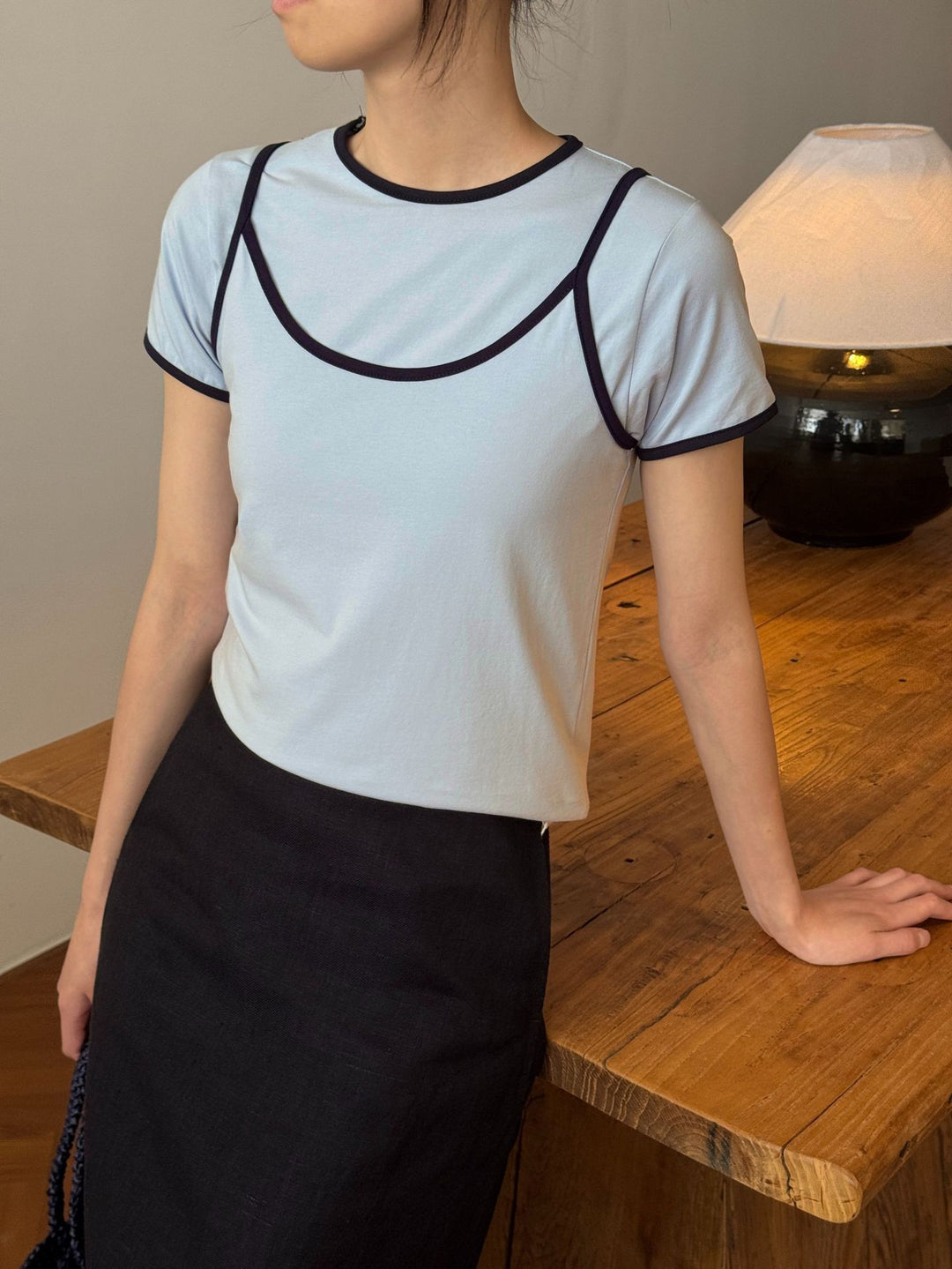 Dame mode T-shirt med kontrasterende accenter Stilla