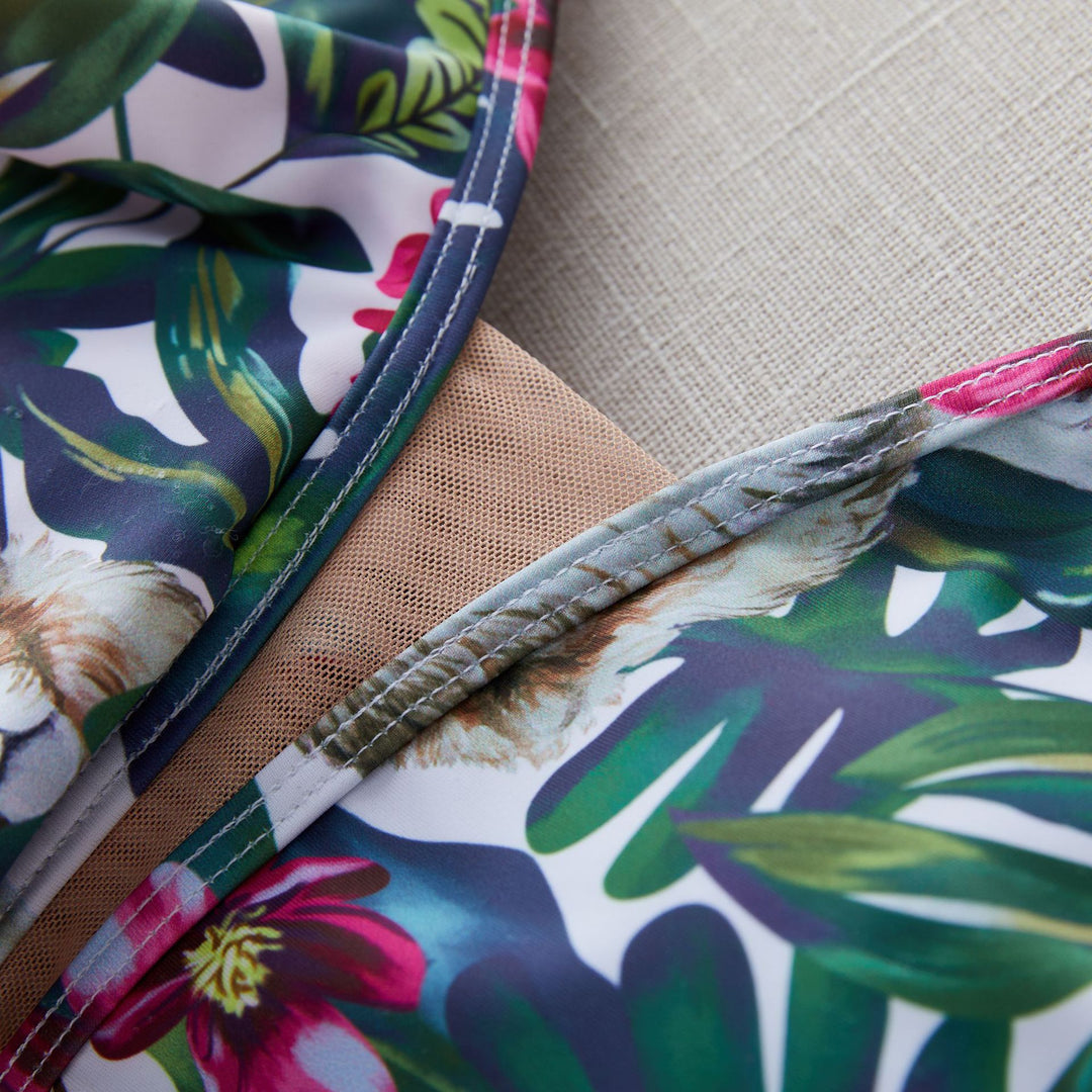 Dame bikini-sæt med smart flæse-design og højt skårne trusser Stilla
