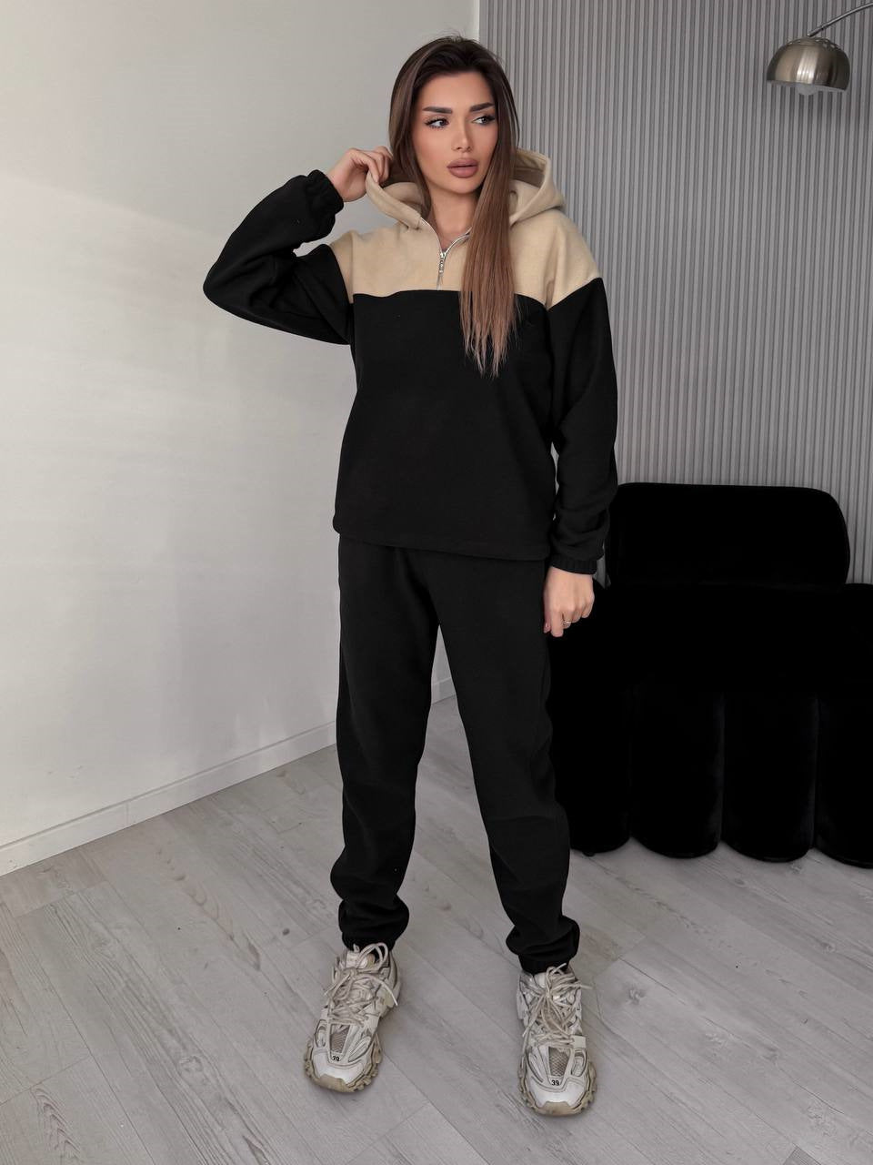 Kvinders afslappede fleece sports outfit med hætte og moderne pasform Skovae