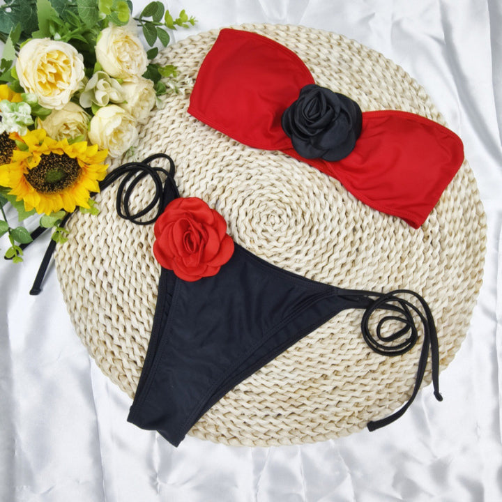 Dame bikini med florale detaljer og elastiske stropper Skovae