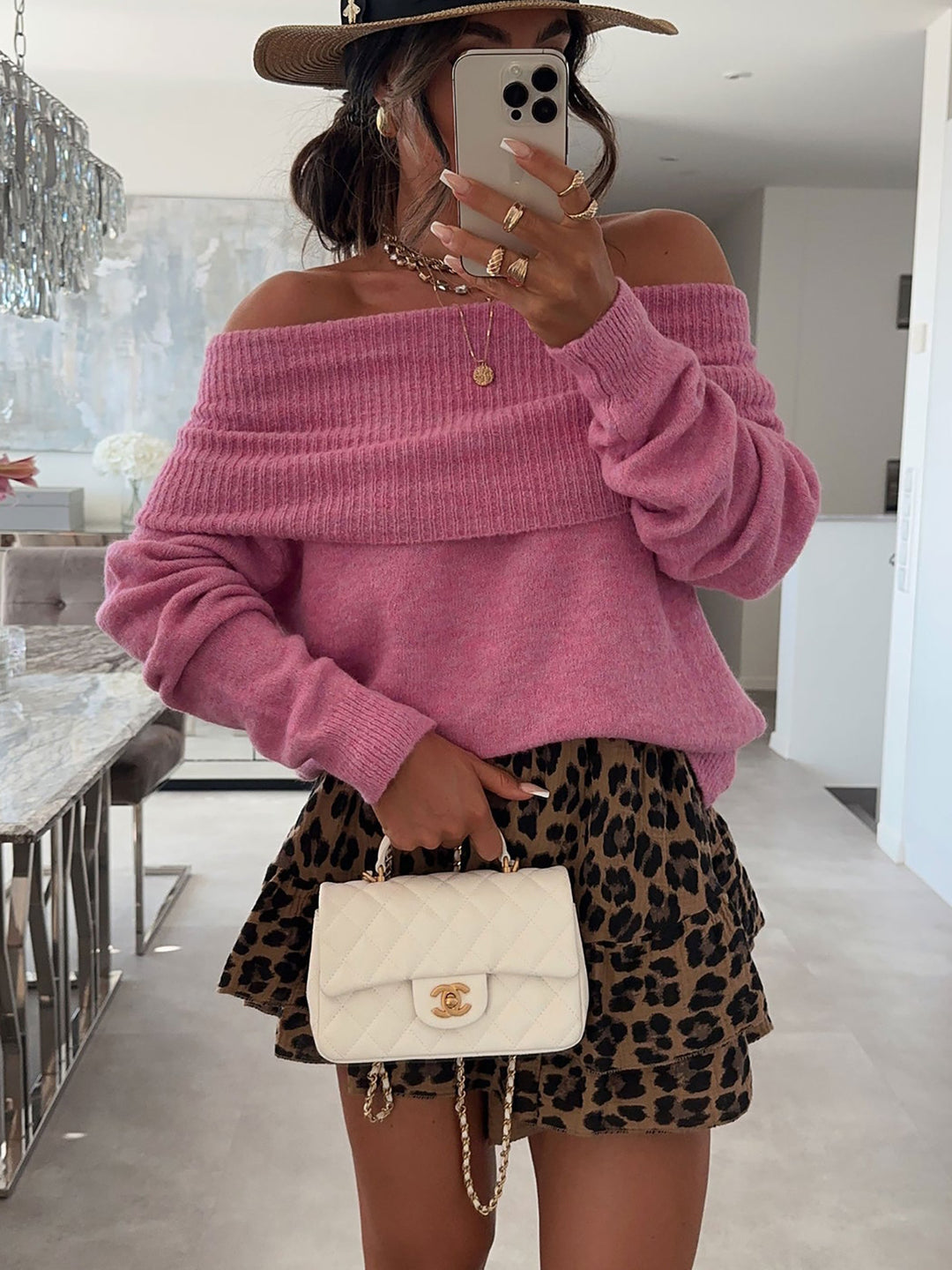 Kvinders off-shoulder sweater lavet af blødt strik med ribbede detaljer Stilla