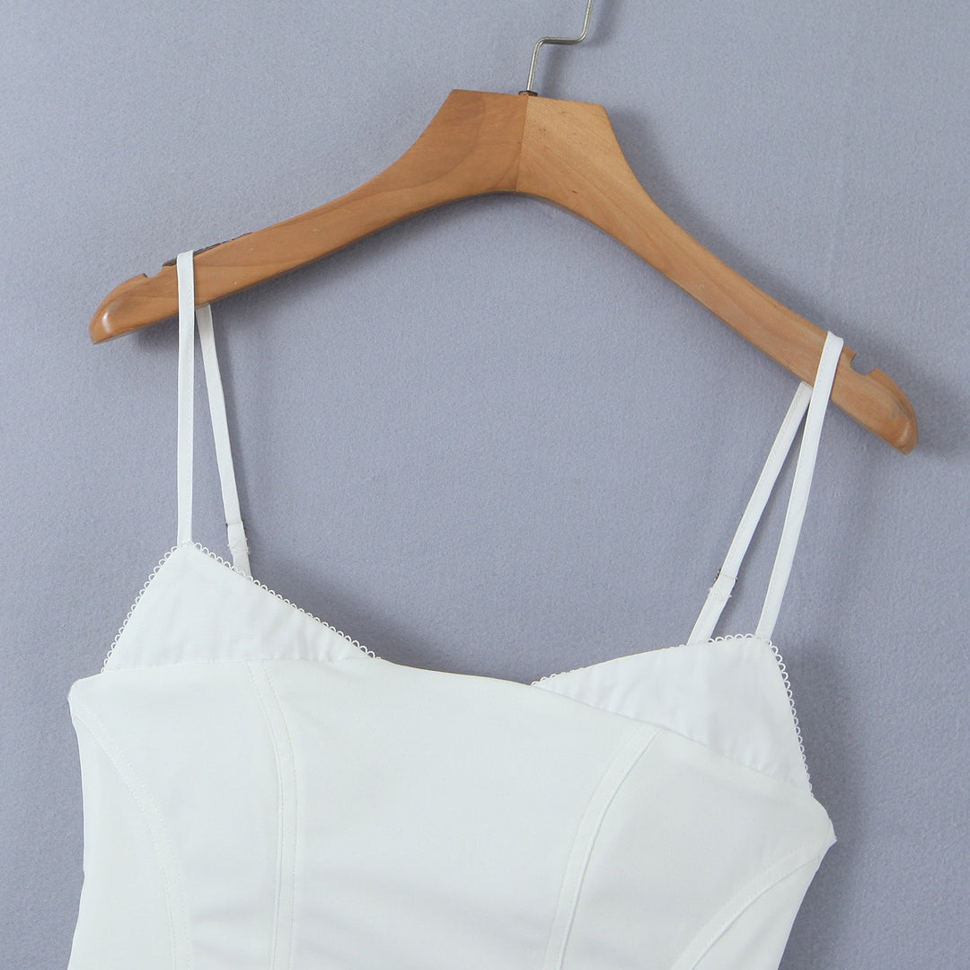 Dame tætsiddende bustier-top med fine stropper og elegant snit Stilla