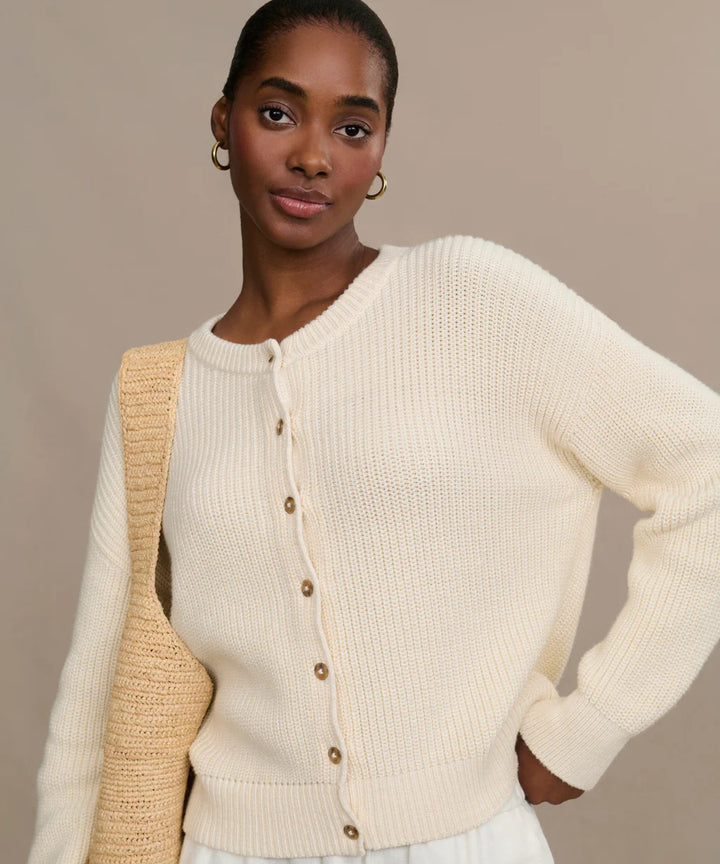 Kvinders cardigan med knaplukning og elegant struktur Stilla