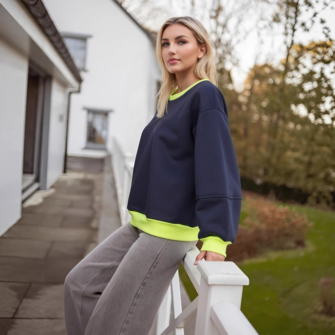 Kvinders afslappede sweatshirt med kontrasterende manchetter og moderne skæring Stilla