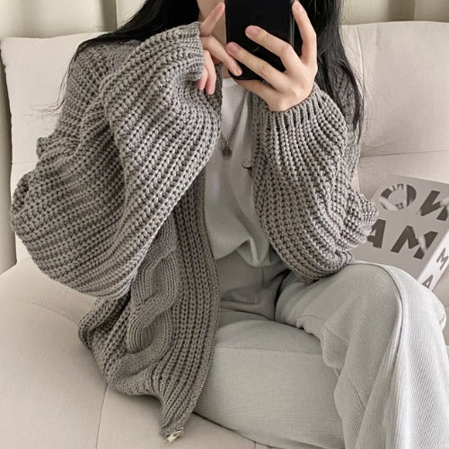Kvindernes hyggelige cardigan med voluminøse ærmer og moderne design Stilla