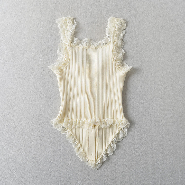 Dame blonde bodystocking med flæsedetaljer og figursmigrende snit Stilla