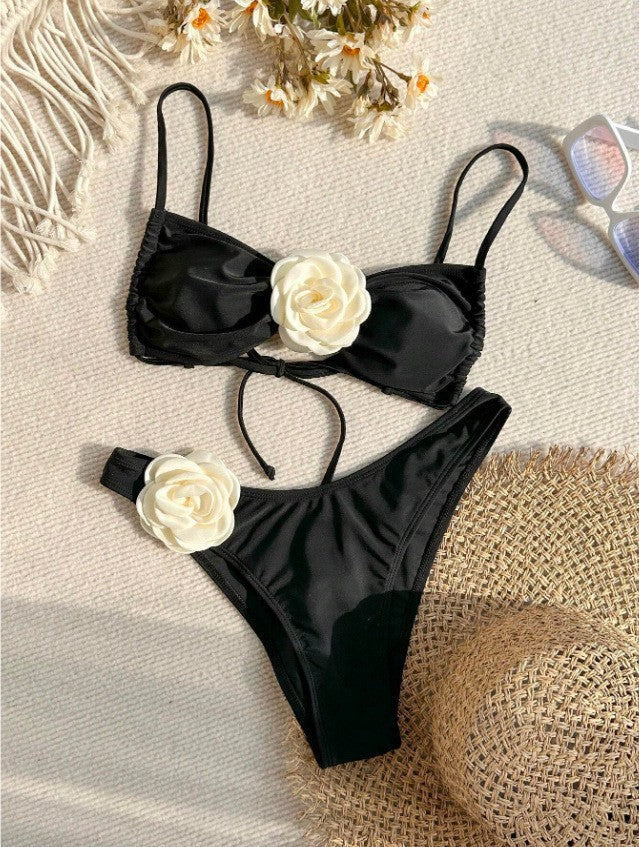 Dame bikini-sæt med legende blomsterdetalje Skovae