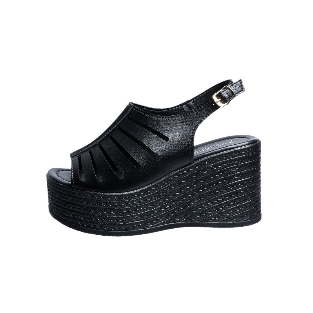 Dame Plateau-sandaler med elegant, gennemboret design og justerbar rem Stilla