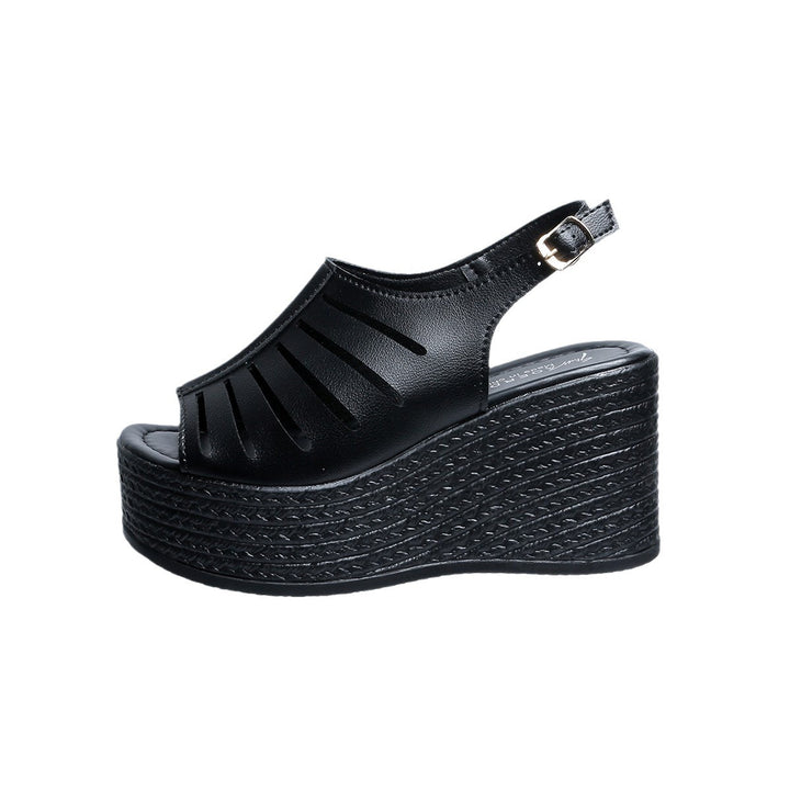 Dame Plateau-sandaler med elegant, gennemboret design og justerbar rem Stilla