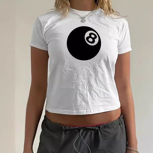 Dame cropped T-Shirt med unikt 8-Ball motiv og afslappet pasform Skovae