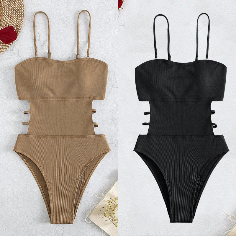 Dame En-delt Badeanstalt med trendy Cut-Out-design og justerbare stropper Stilla