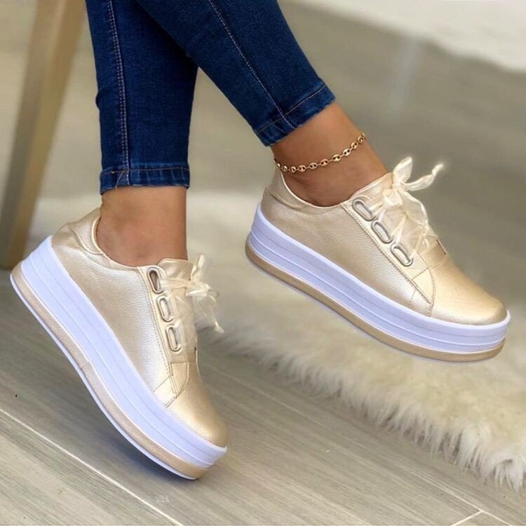 Dame plateausneakers med glat overflade og moderne snøresystem Stilla