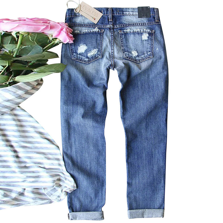 Damejeans i afslappet boyfriend-stil med kreative applikationer Stilla
