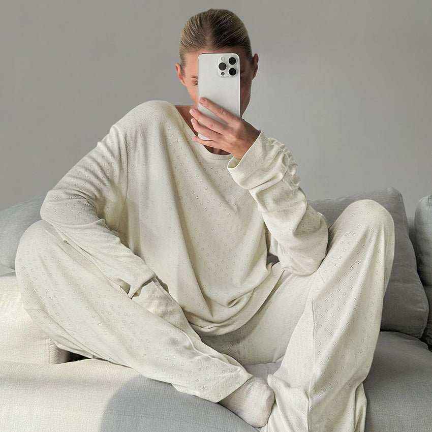 Dame hyggeligt lounge-pyjamasæt med langærmet top og komfortable bukser Stilla